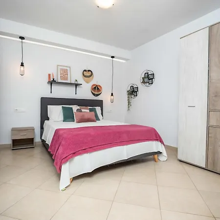 公寓 Naxos Chora Modern Dream Apt With Jacuzzi & Patio *